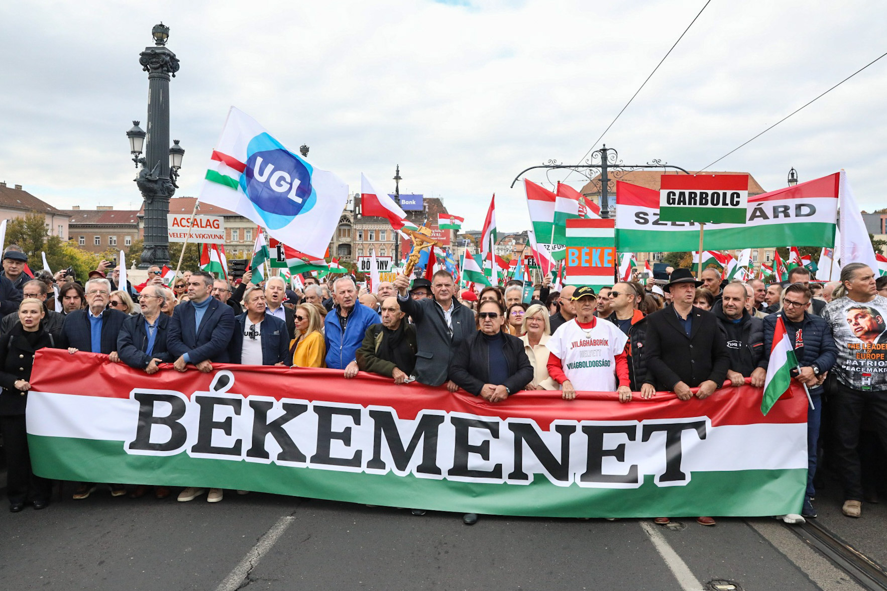 „Halkan mondom, hogy a többiek ne hallják: nem vagyok fideszes. Azt írd meg, hogy bukta lesz a Fidesznek”