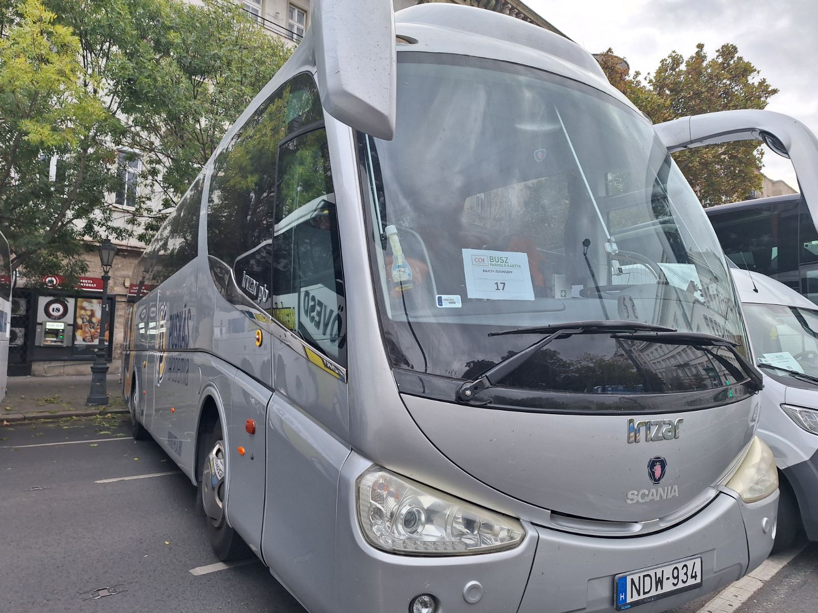 Kerek lett a Békemenet, ott volt a felcsúti akadémia busza is
