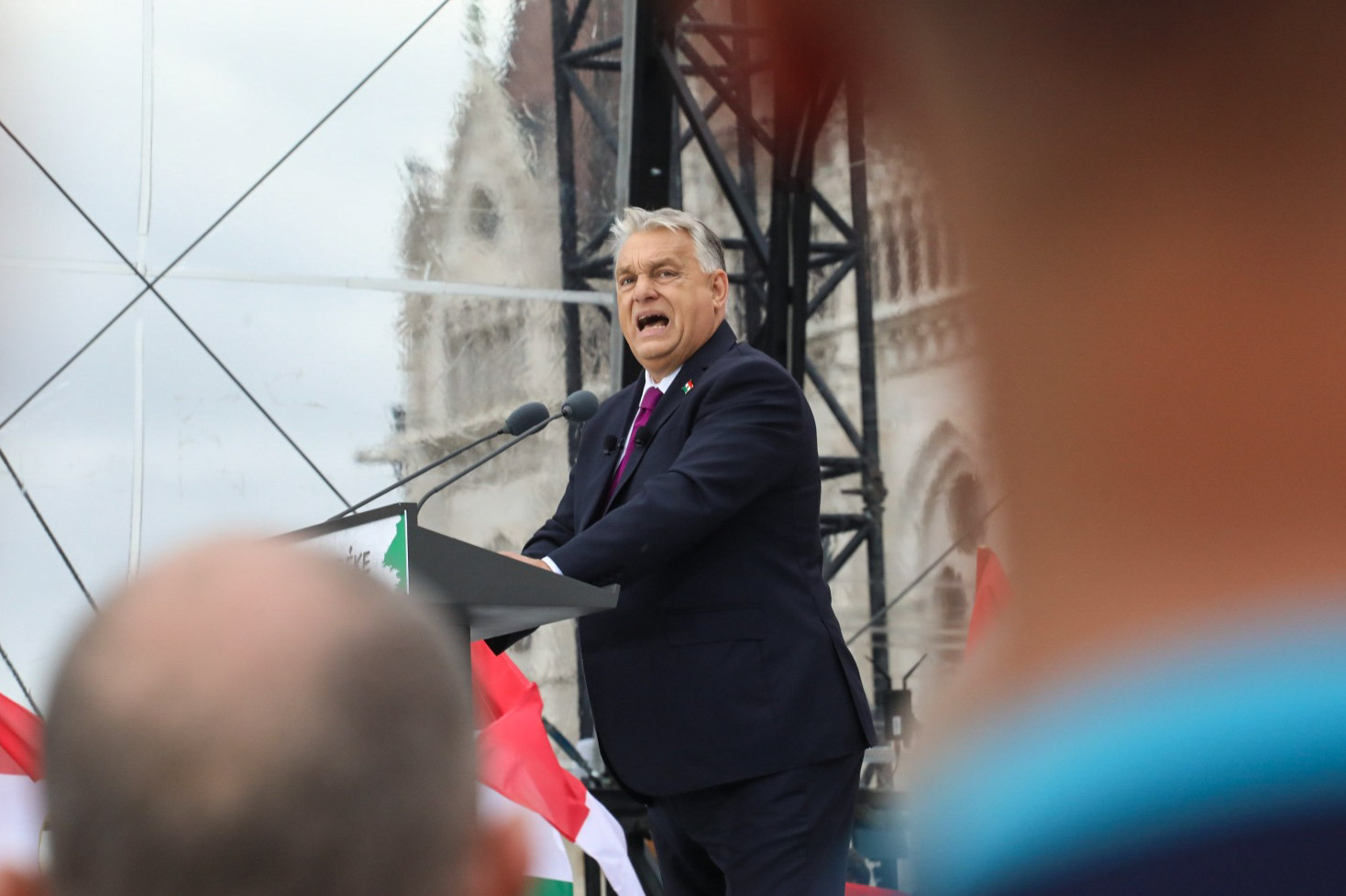 Orbán szerint a nemzetközi bankárvilág beállt a Tisza mögé