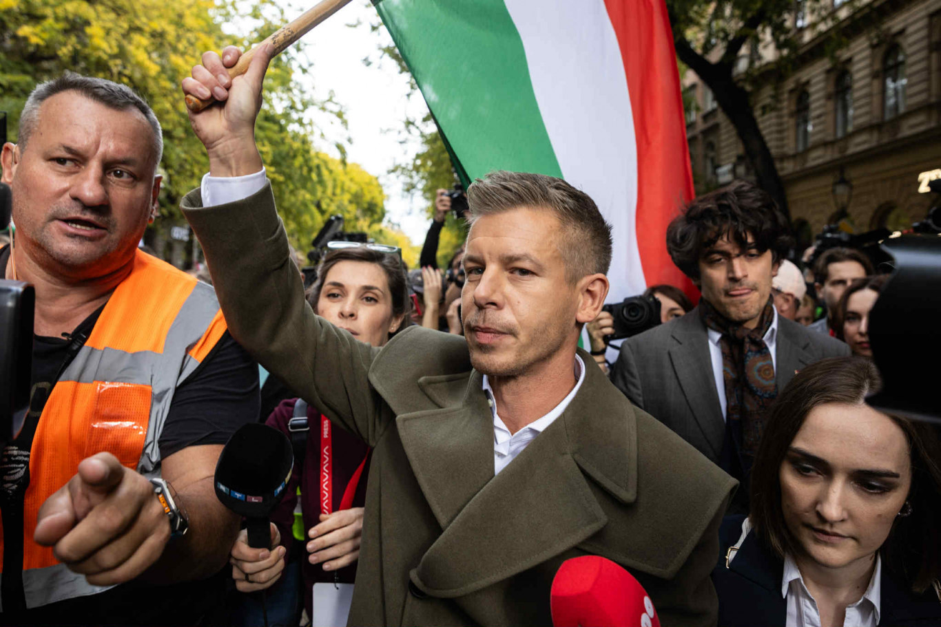 Magyar Péter hátrányból, idegenben győzött: már ő a hitelesebb populista