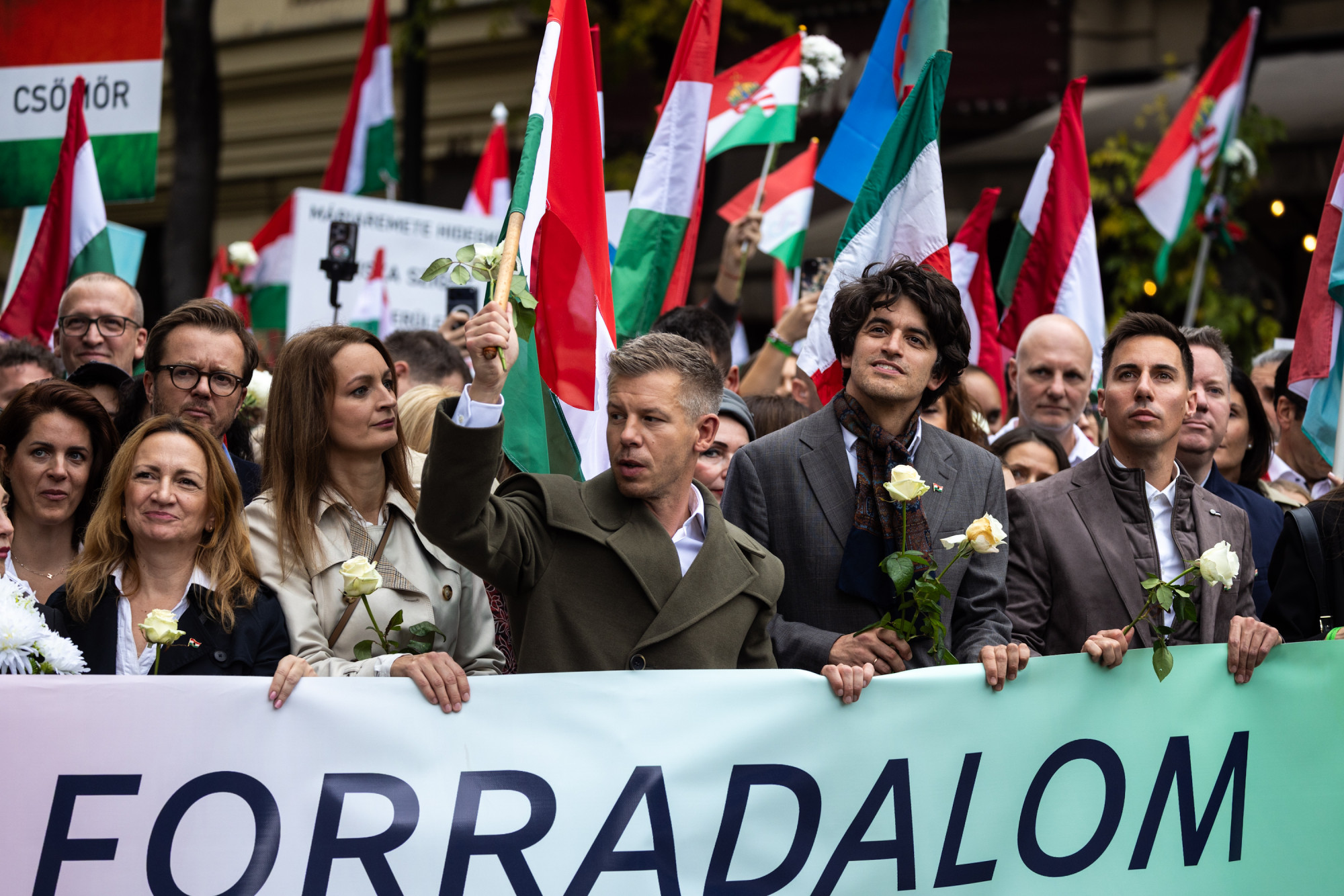 „Kiugrunk az ablakon, és esés közben megtanulunk repülni” – a tiszás jelöltállítás és a most következő kampány háttere