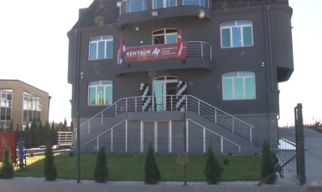 Hétfő reggel a gyárkapuban közölték a munkába érkező 300 dolgozóval, hogy ki vannak rúgva