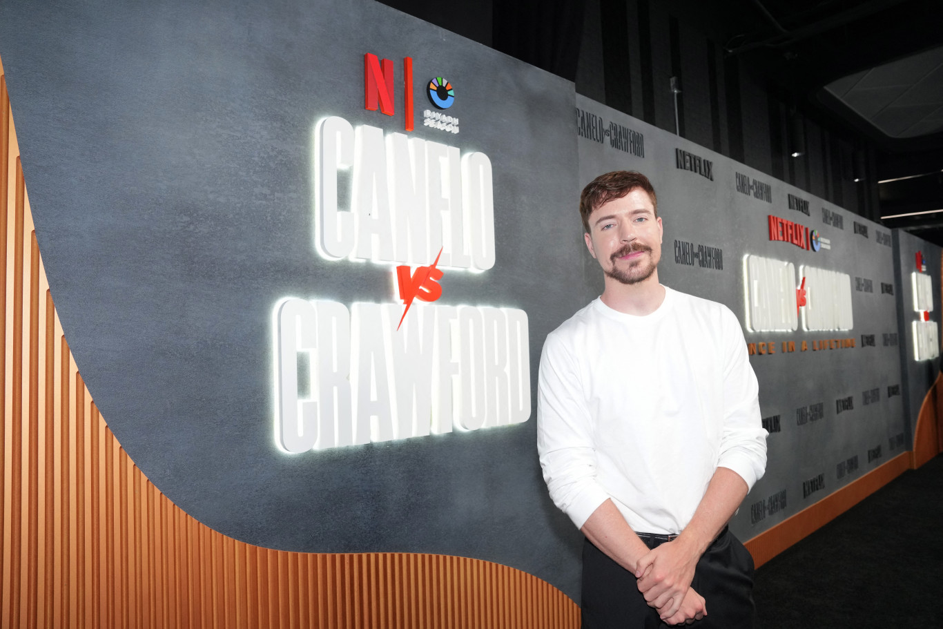 A világ legnépszerűbb youtubere kihagyta Ukrajnát egy állatmentős videója orosz nyelvű változatából