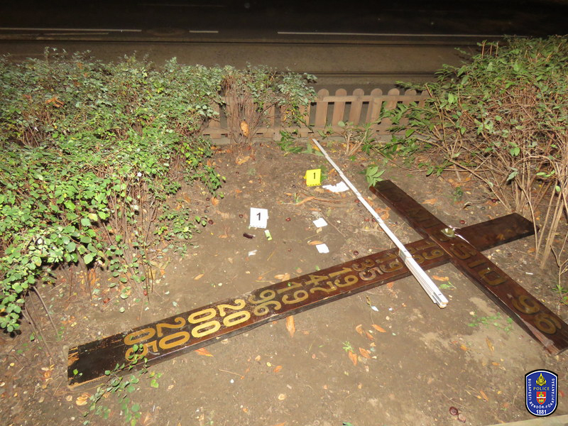 Kétméteres fakereszttel távozott a II. kerületi templomból, a sekrestyés sem tudta útját állni