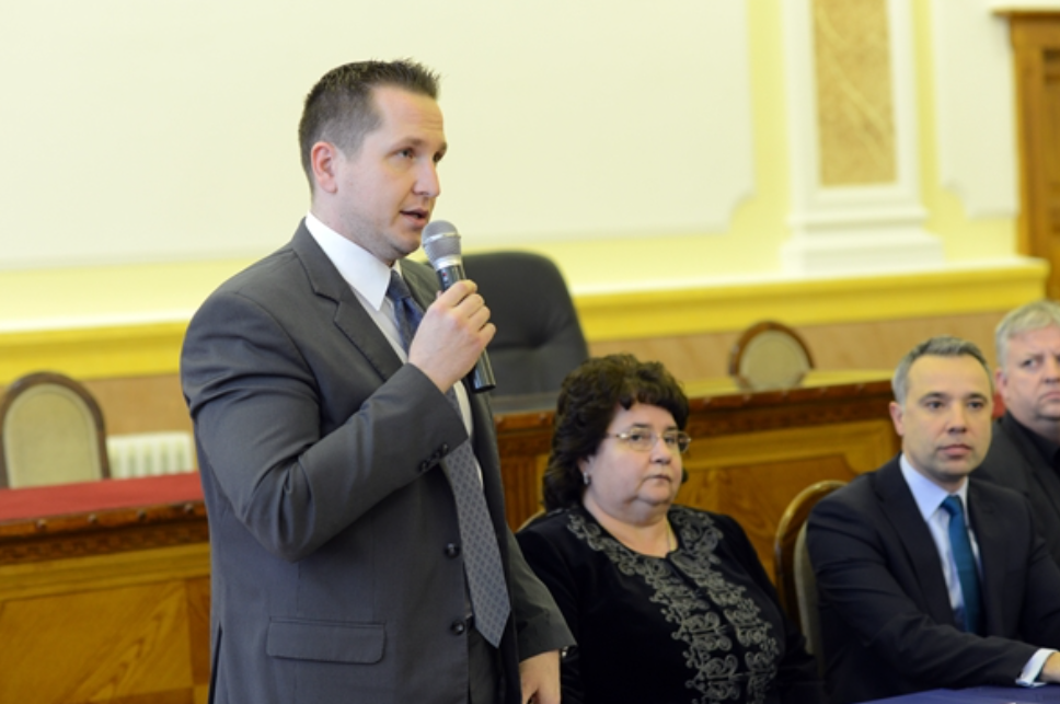 Sokat támadott menzavállalkozó, egyben gáláns mecénás volt a Kenyában lezuhant Süllős Gyula