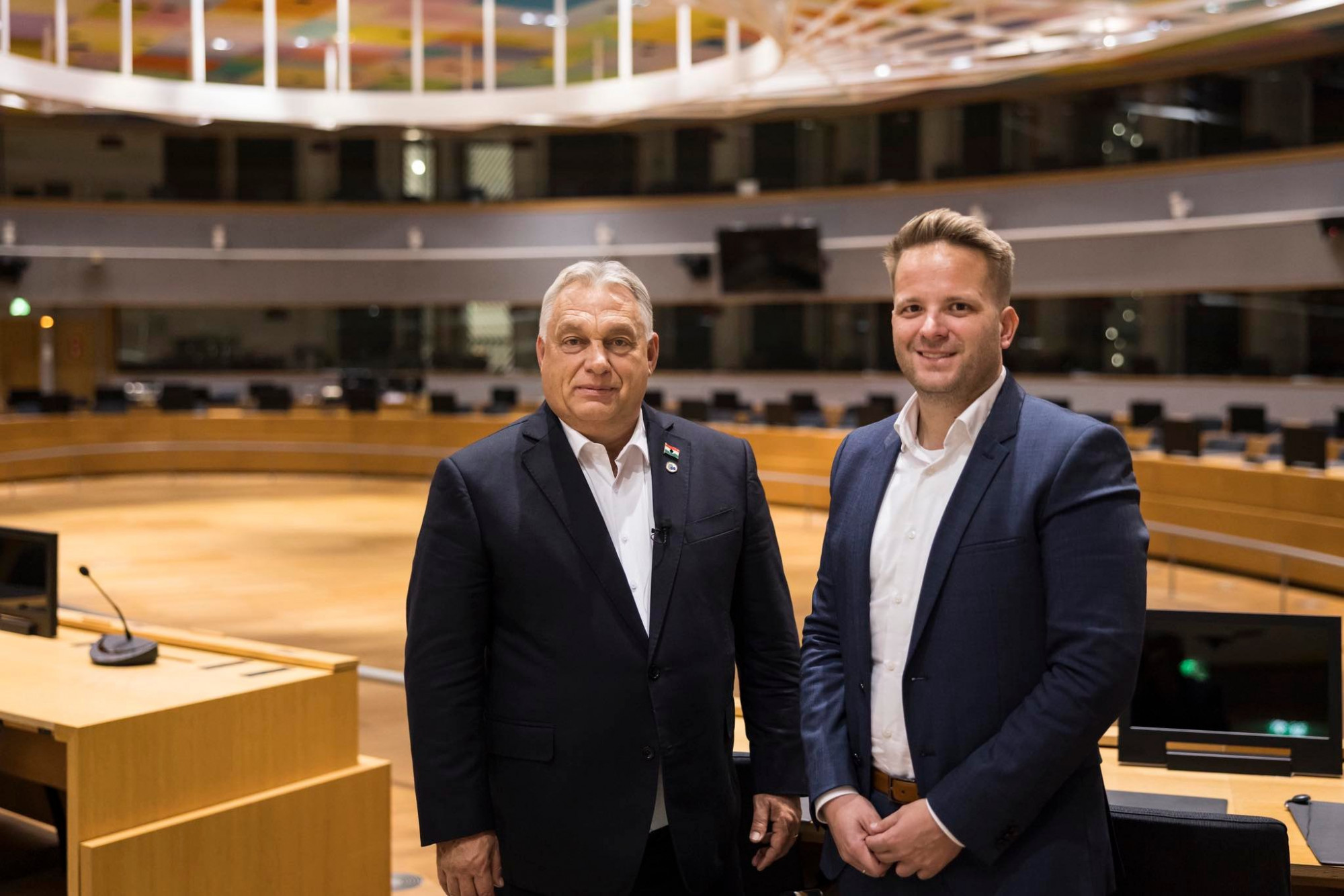 A kormány elismerte a 444-nek, hogy a megafonos Bohár Dániel a kormányzati delegáció tagjaként vett részt EU-csúcsokon