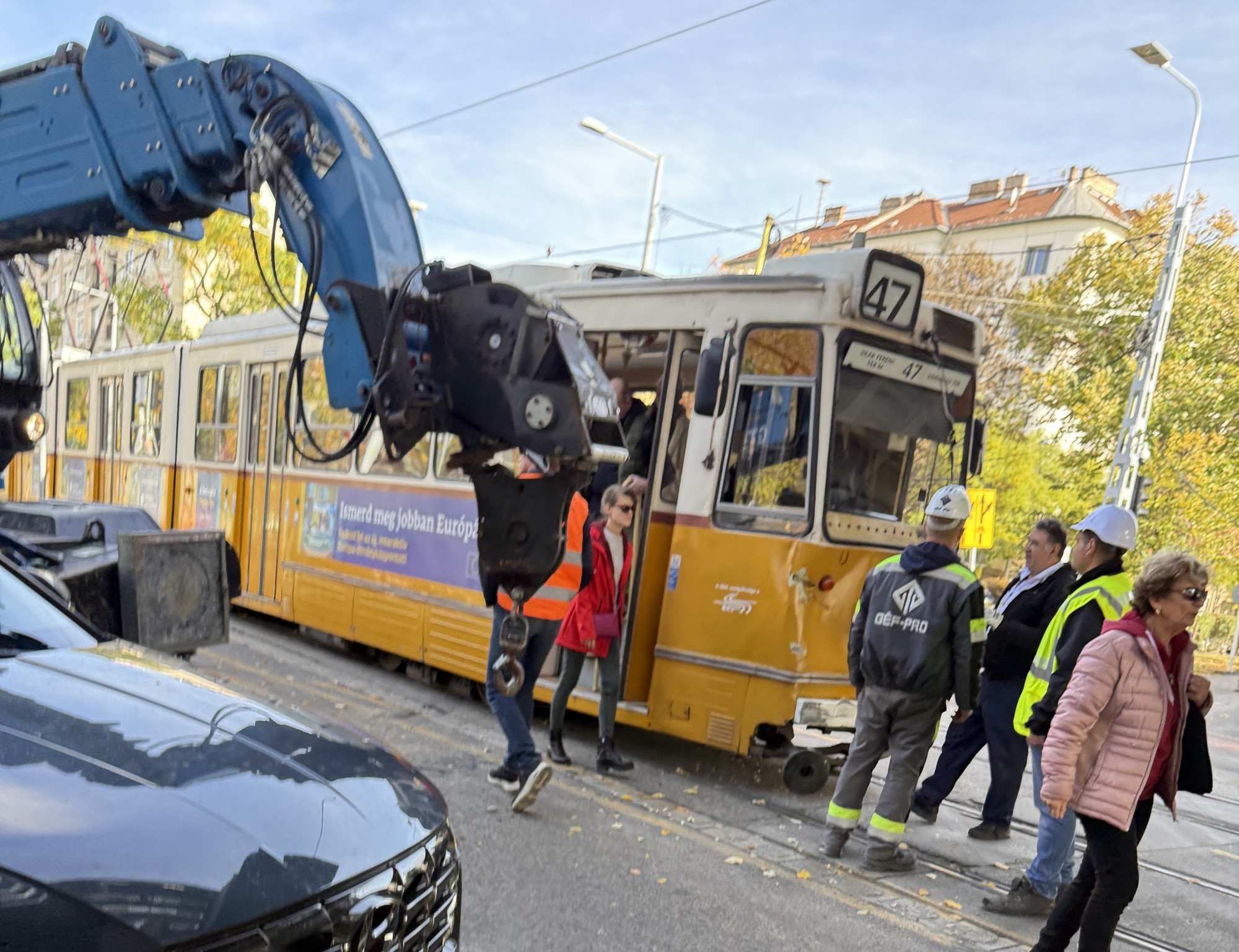 Markolóval ütközött a 47-es villamos