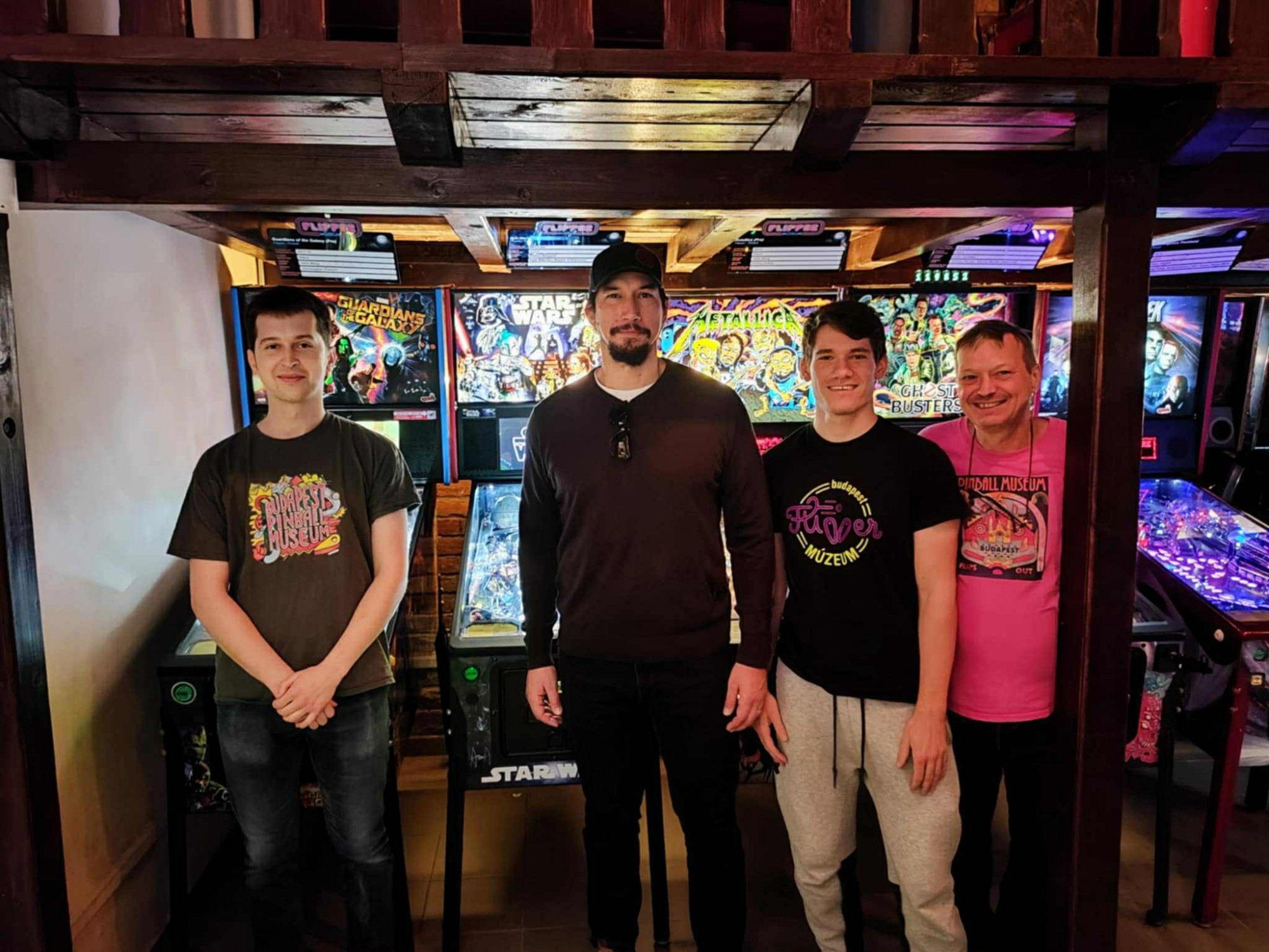 Adam Driver a budapesti Flippermúzeumban járt