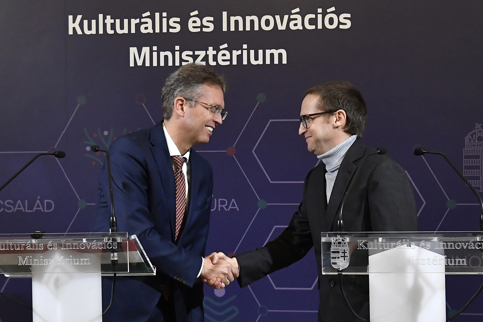 „Kiváló feladatot végzett”, megbukott