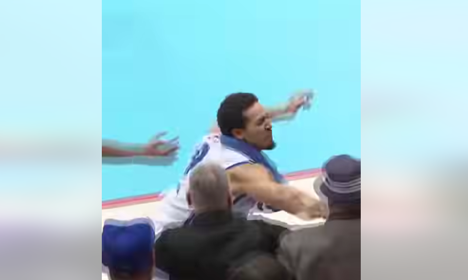 Azonnali hatállyal kirúgta a ZTE a kosarast, aki megütött egy szurkolót