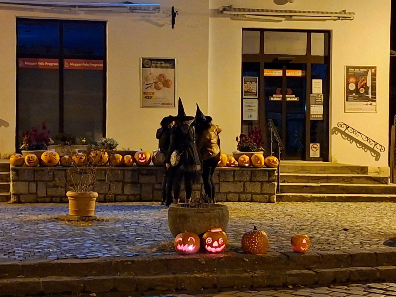 Tökfaragás a tiltás ellen: Flashmob Zebegény főterén