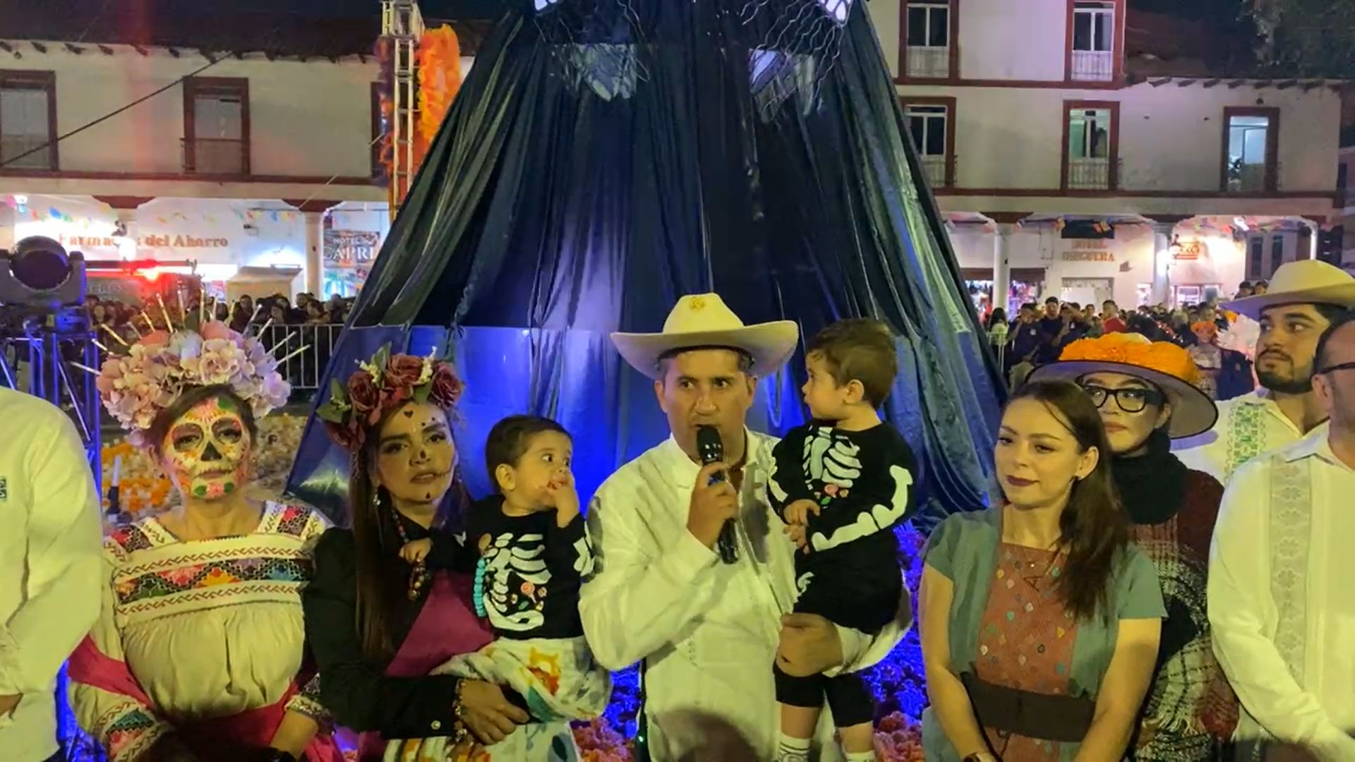 A halottak napi ünnepségen lőtték le a kartellek ellen harcot hirdető mexikói polgármestert