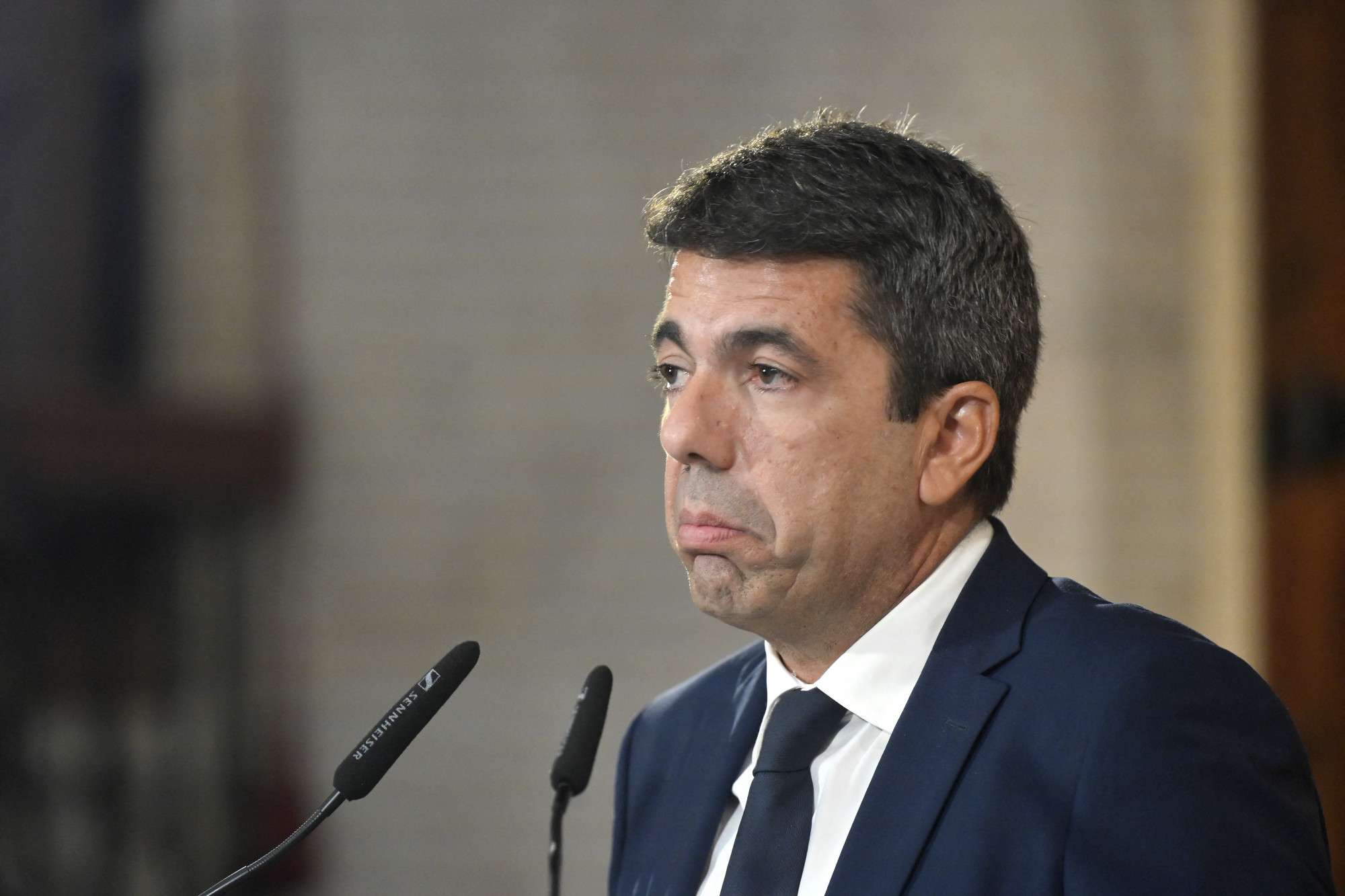 Váratlanul megtört, és lemondott Valencia kormányzója, akit a villámárvíz félrekezelésével vádolnak