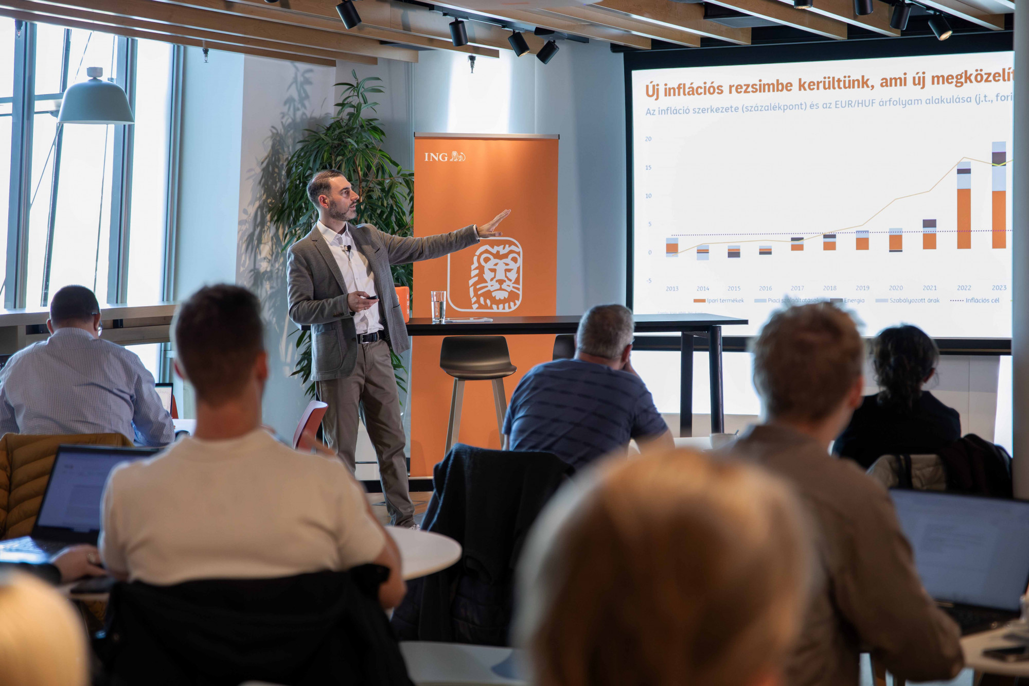 „Vagy tömeges leépítések lehetnek ebből, vagy újabb áremelési hullám”