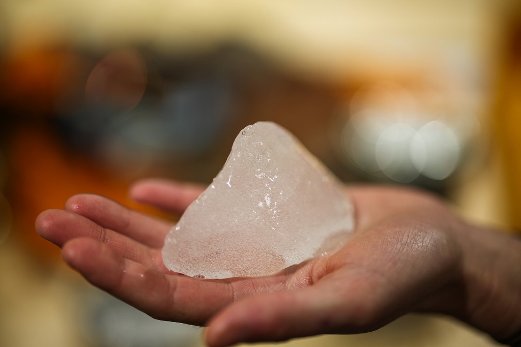 Megvan a jég új, huszonegyedik fázisa, ultra magas nyomás alatt, szobahőmérsékleten