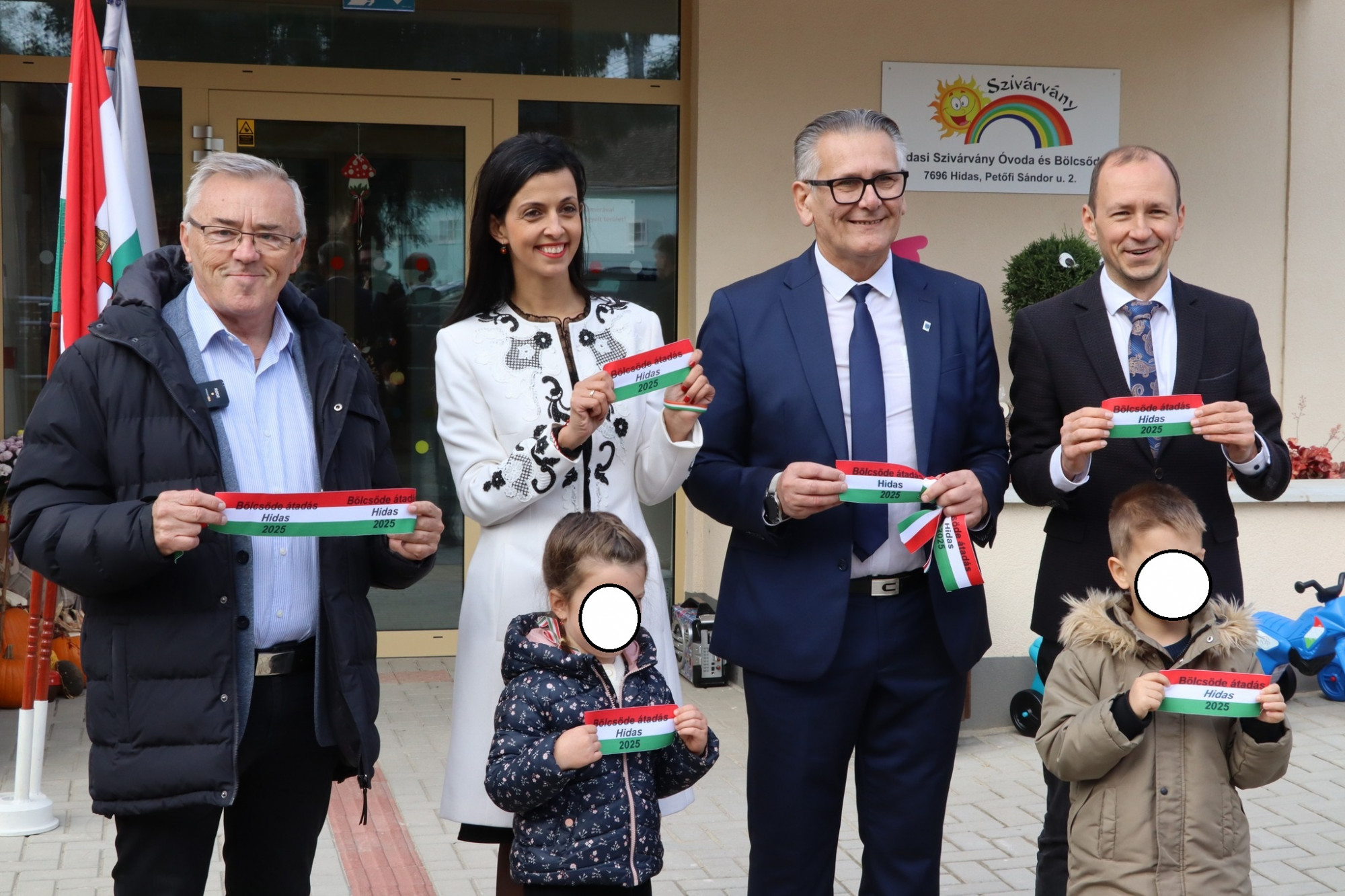 Már több mint két hónapja működik a bölcsőde, de fideszes politikusok most odamentek, hogy átadják