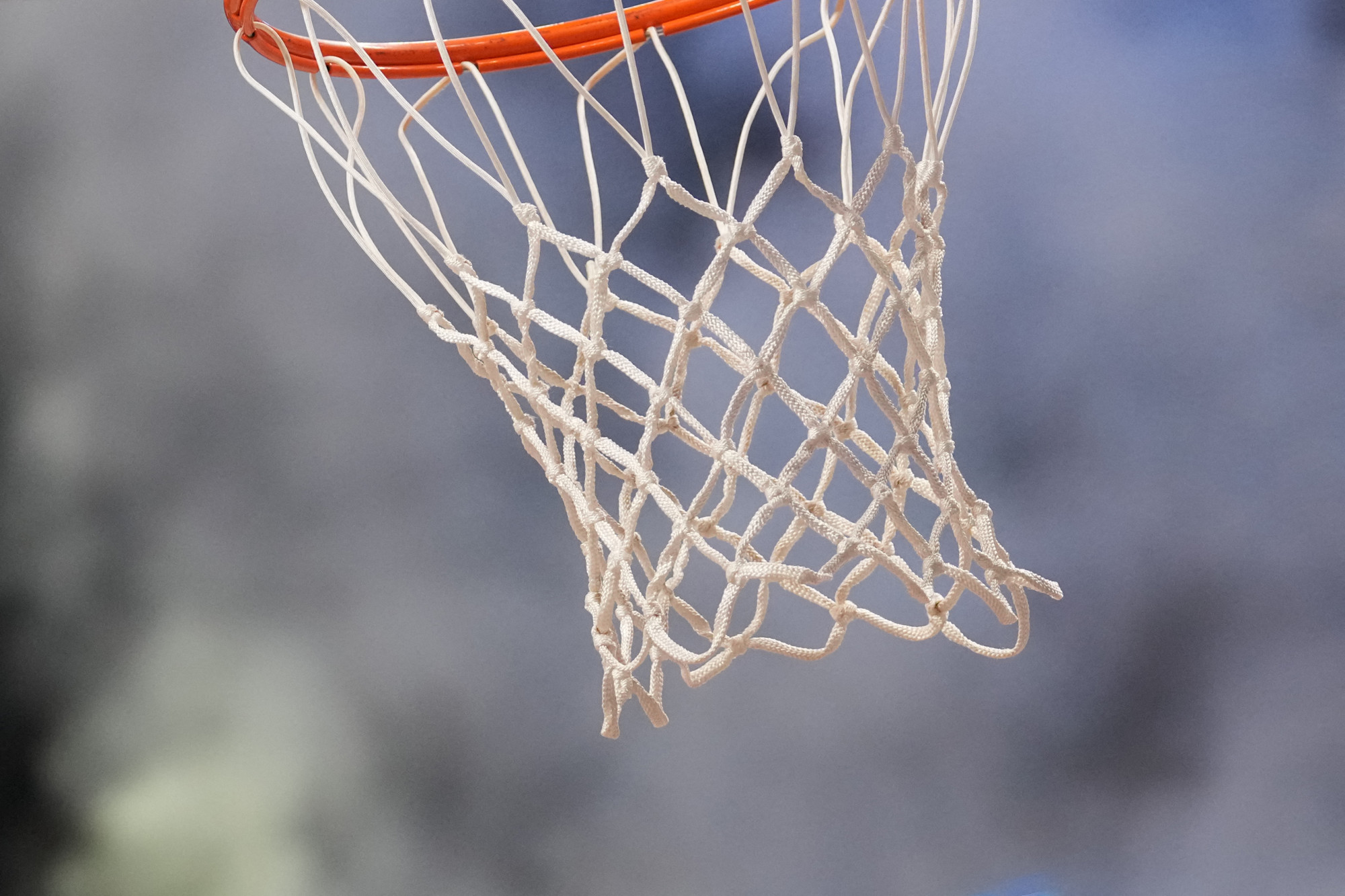 A ZTE kitiltott két szurkolót, miután már kirúgta a szurkolót verő kosarast