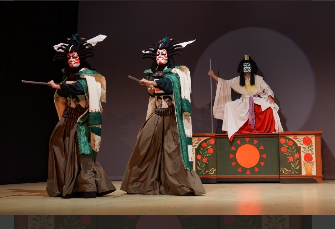 Nagy Ervin szerint nem is verik agyon Schmidt Máriát a Pintér Béla-féle színdarabban és a jelenet eleve olyan, mint egy Vitéz László-bábjáték