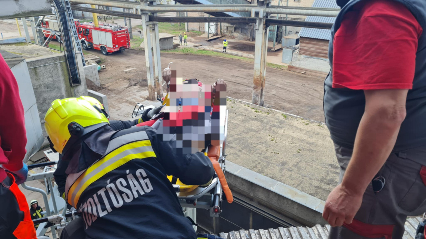 Súlyos baleset az ajkai erőműben: helikopterrel vitték Győrbe az összeégett munkást