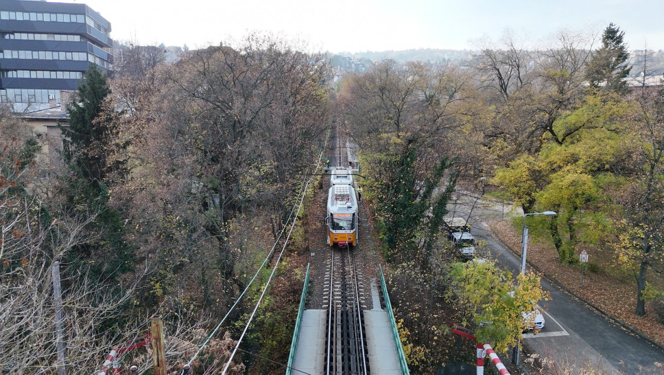 Villamost tesztelt a BKV a fogaskerekű vonalán