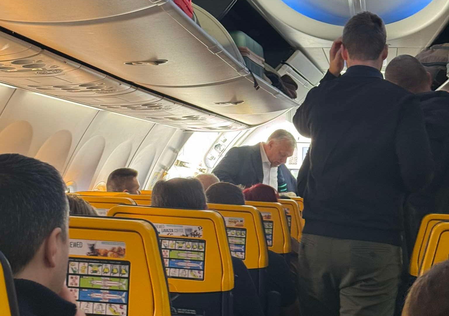 Orbán Viktor és Schmidt Mária Ryanairrel indult haza Manchesterből a közös meccsnézés után