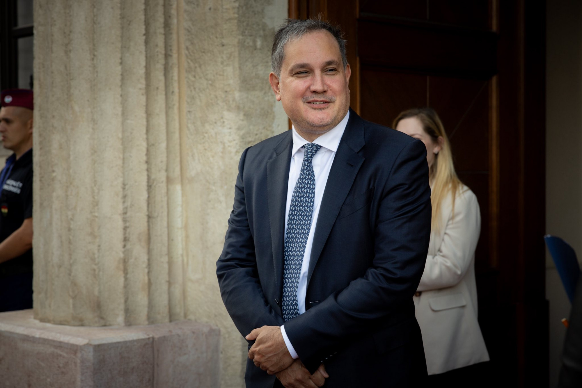 Összejött a rekordhiány október végére, de Nagy Mártonék szerint stabil a költségvetés, van pénz osztogatni