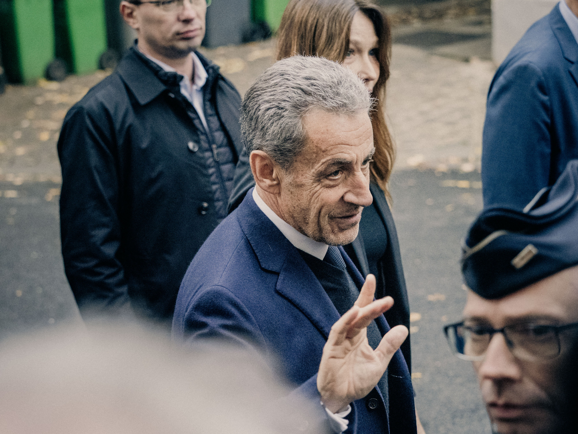 Bár öt évre ítélték, húsz nap után hazaengedték a börtönből Sarkozyt