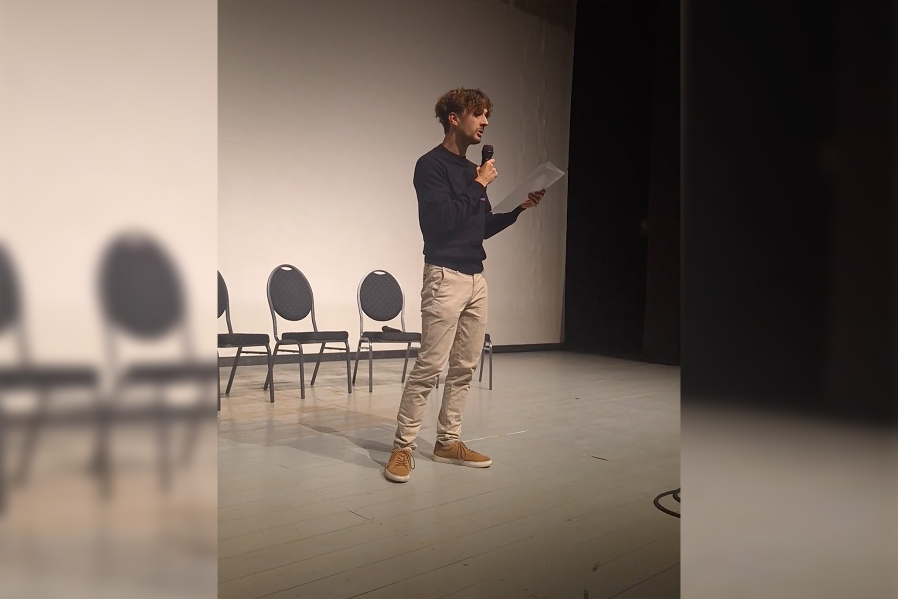 Rózsa Gábor filmrendező-producer felolvassa a hajdúböszörményi városvezetéssel szakító közleményét