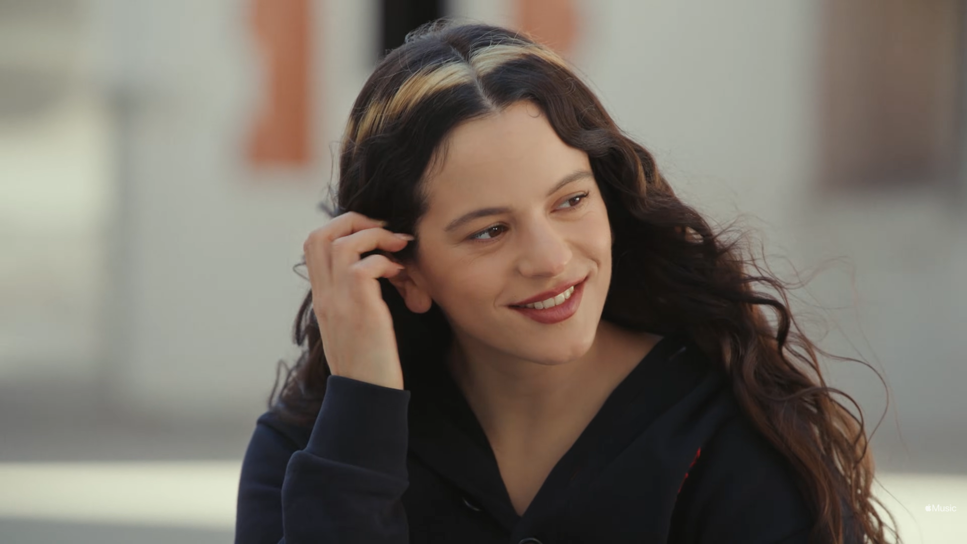 A fény, amire éheztünk - Rosalía: Lux