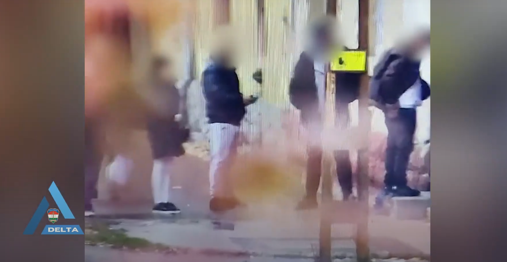 Az utcán álltak sorban a vevők, hogy kristályt vegyenek egy díler alsónadrágjából