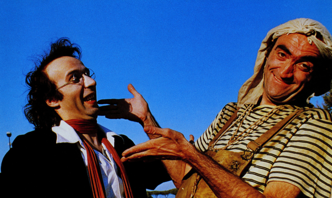 Az olasz tanácsos csak be akart kapni valamit a minisztériumi fogadáson, akkora repülés lett belőle, hogy majdnem lefejezte a fasiszta ólomüveg