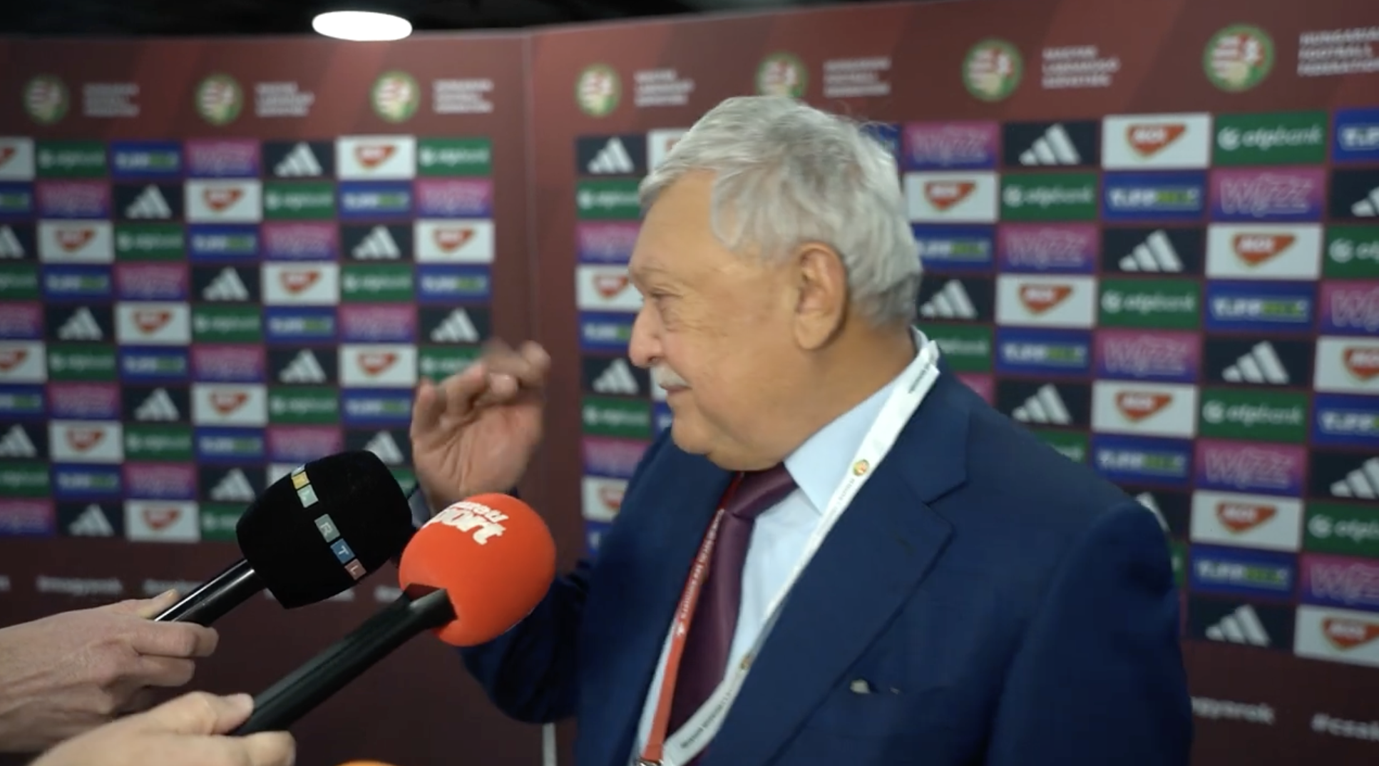 Csányi könnyek között hagyta ott az őt kérdező újságírókat