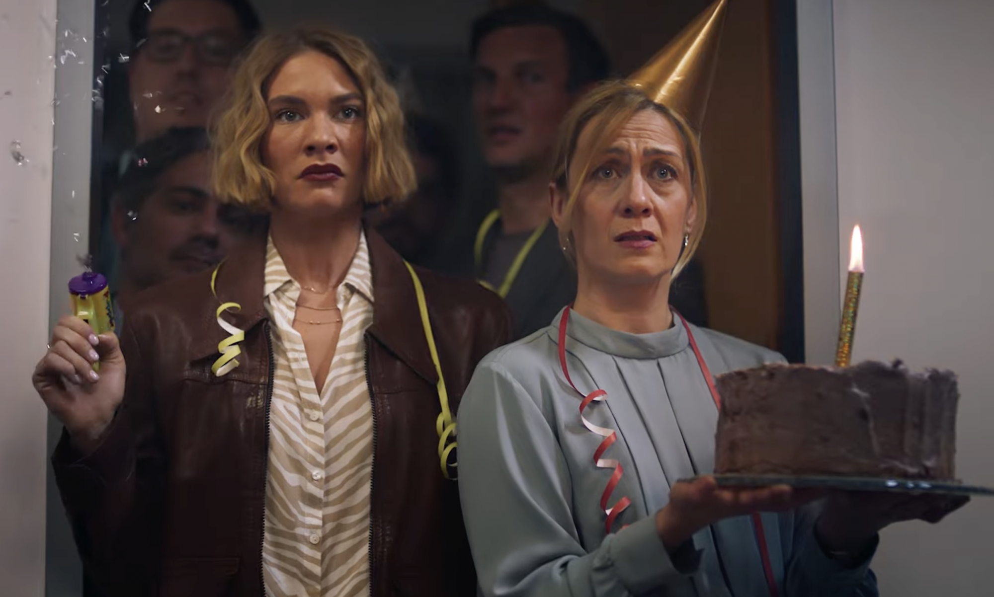 A Szenvedélyes nők egy végtelenített Família Kft.-rész, amiben Szép Károlyné titokban Vili Te Nagyon Hülyével szexel