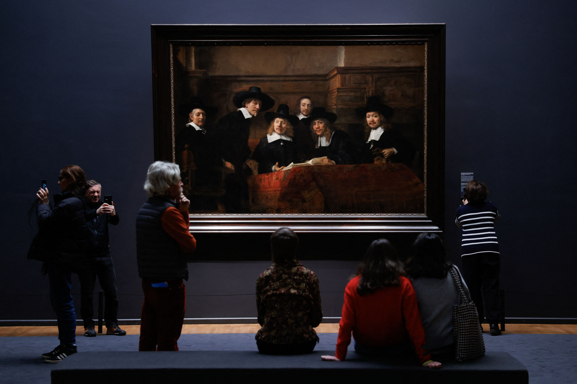 Az amszterdami Rijksmuseumban azt vizsgálják, miként hat a művészet a Parkinson-kórban szenvedőkre