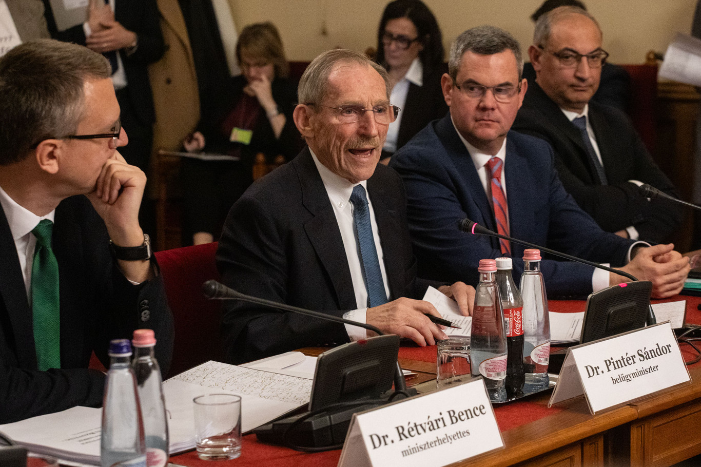 Pintér Sándor a Szőlő utcáról: Azt majd én eldöntöm, hogy lemondok-e