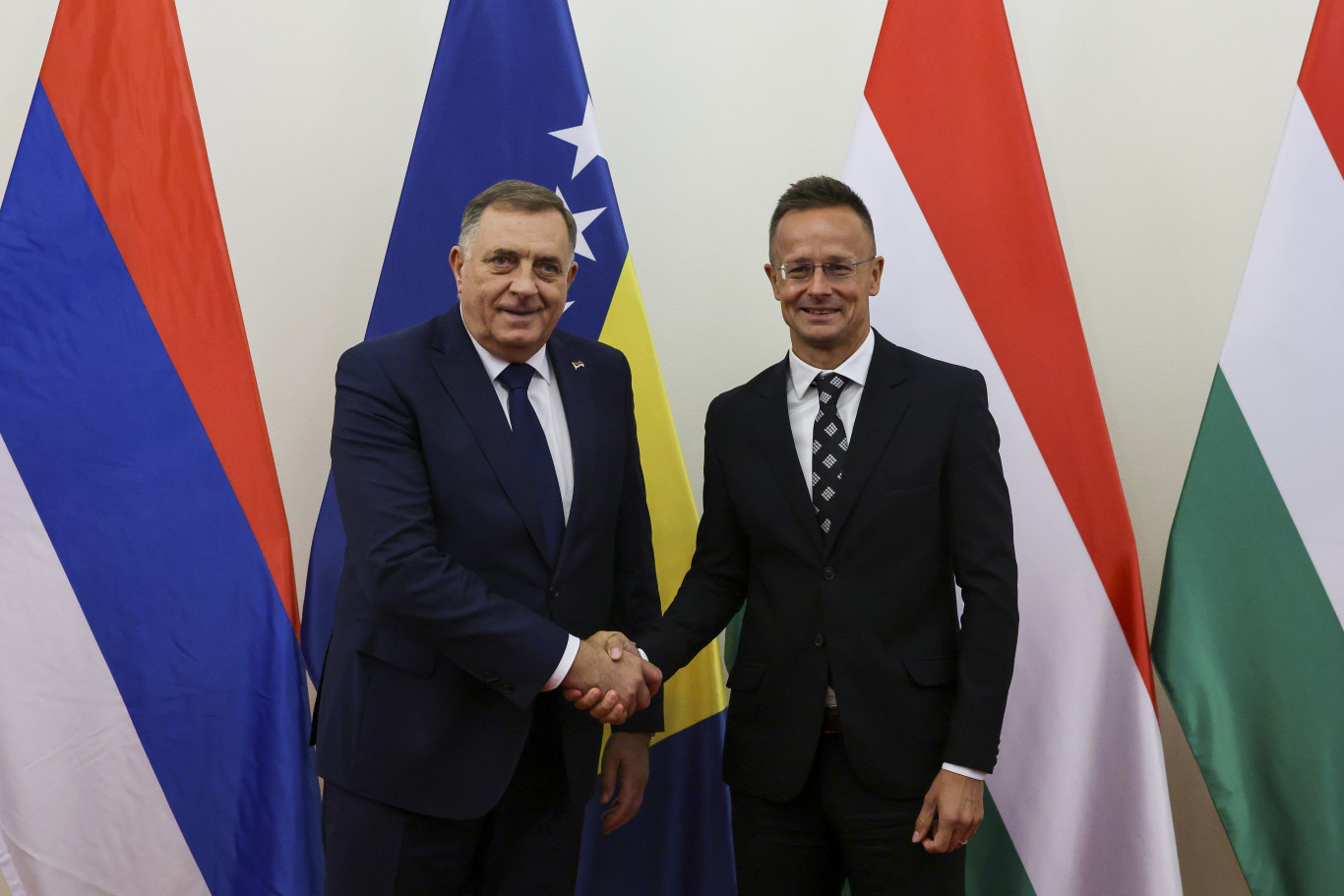 Nem adott engedélyt Szijjártó Péter gépének a bosznia-hercegovinai hadügyminiszter, hogy leszálljon Bajna Luka repterén