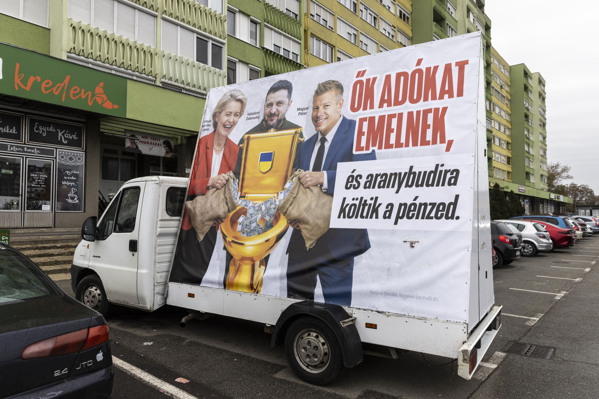 10+1 év plakáthisztéria Rogán Antal és Balásy Gyula Magyarországán