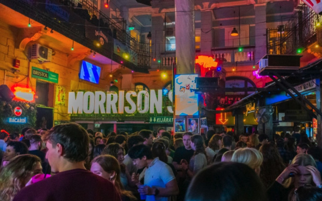 24.hu: Erdélyi származású kőműves verte halálra a 25 éves fiatalt a Morrison&#039;s 2-ben