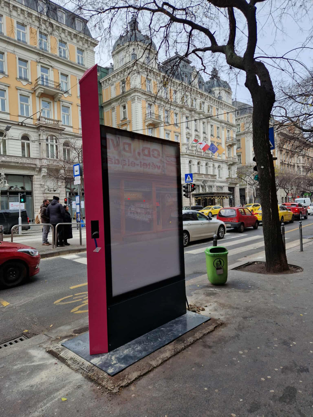 Soproni Tamás úgy érzi, szemberöhögte a Telekom a Terézvárost, amikor a Nagykörúton reklámtáblákra cserélte le a lerohadt telefonfülkéket