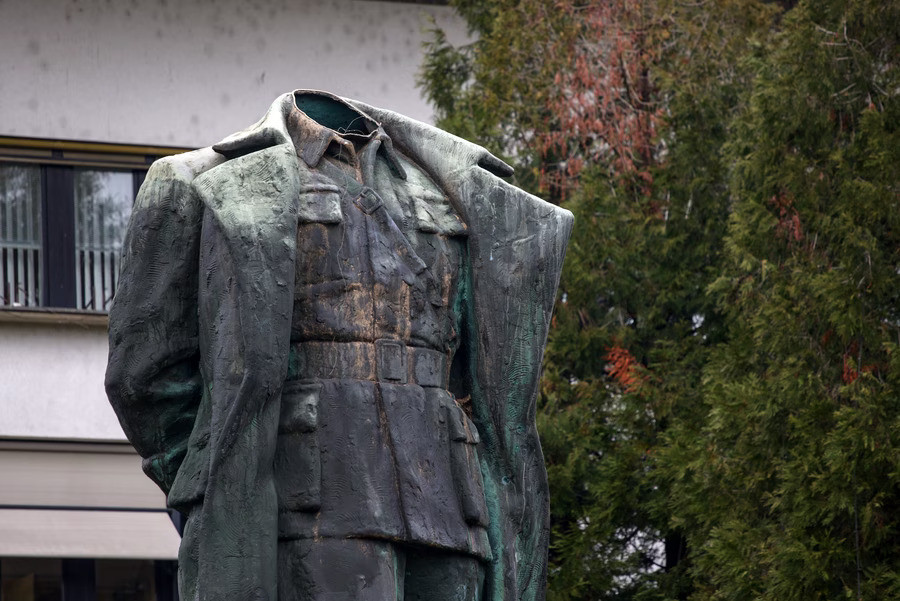 Lefejezték Tito szobrát Szlovéniában