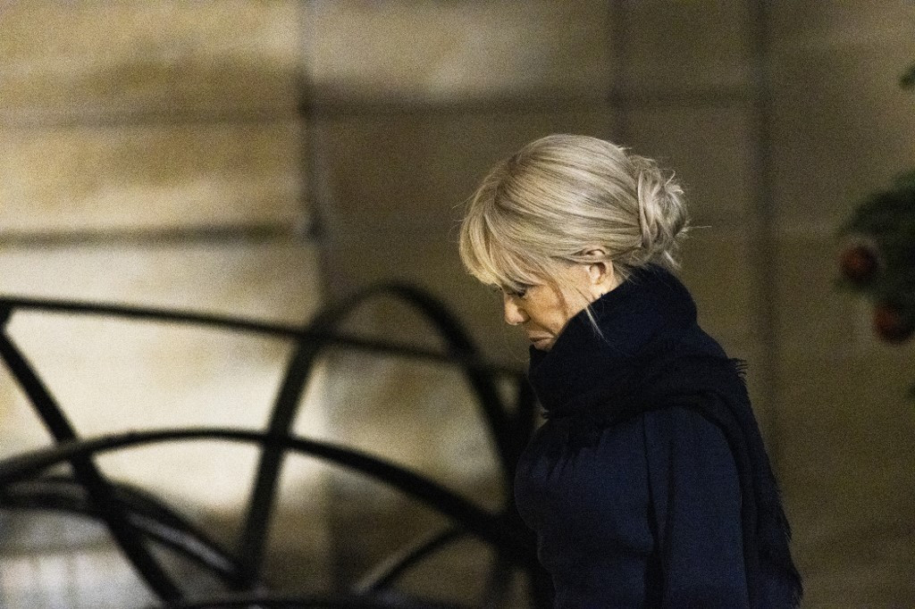 Mocskos ribancoknak nevezett feminista aktivistákat Brigitte Macron