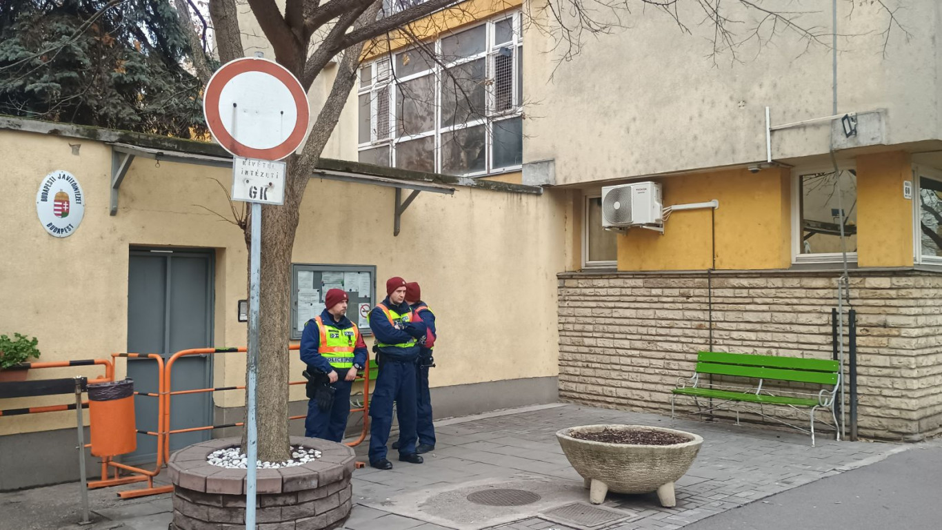 Nagy erőkkel vonultak ki a hatóságok a Szőlő utcai javítóintézethez