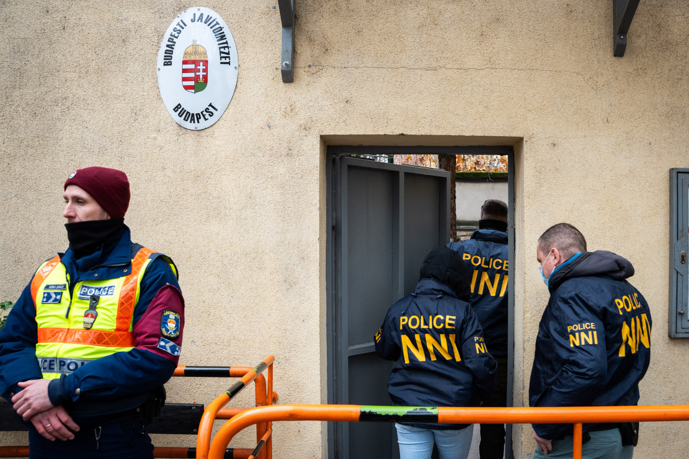 Megint kivonultak a rendőrök a Szőlő utcai javítóintézethez