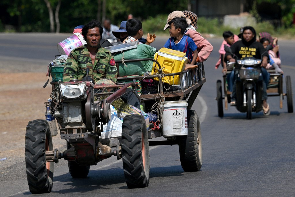 Heves összecsapások Kambodzsa és Thaiföld határán, már lövészárokharc folyik