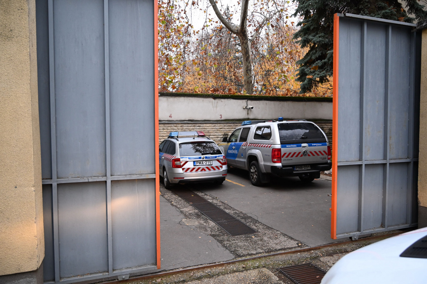 Vasárnap is razziázott a rendőrség egy gyerekvédelmi intézménynél