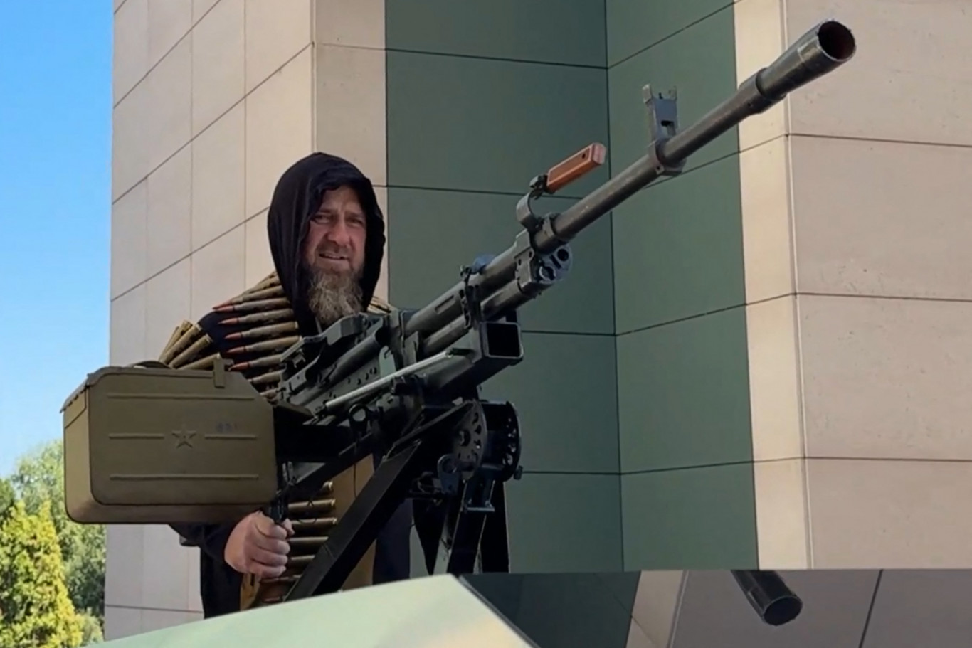 Kadirov lefejezéssel fenyegette azokat a csecseneket, akik külföldről kritizálják a rendszerét