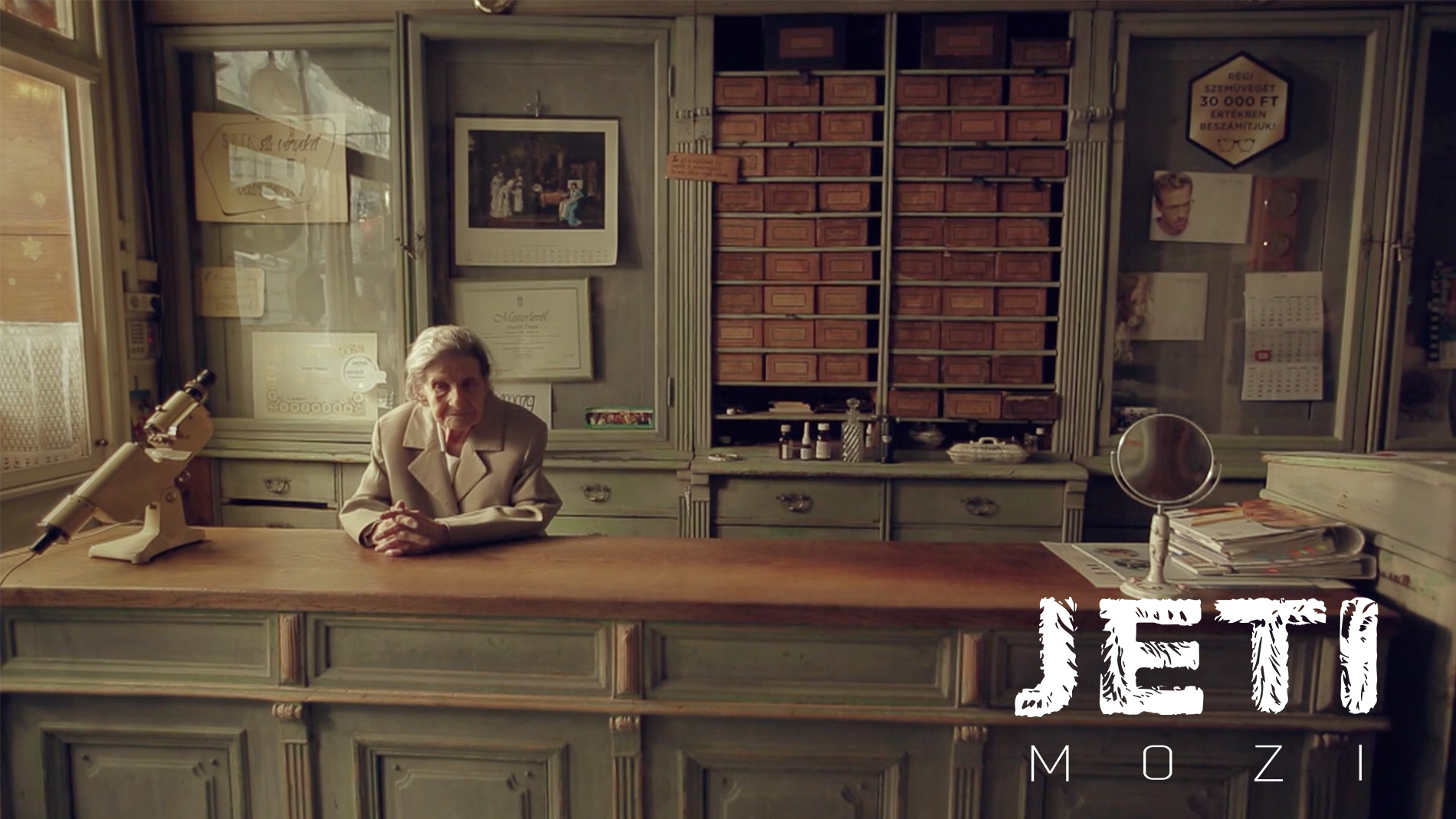 Százéves látszerészről szóló film jön a Jeti Moziba