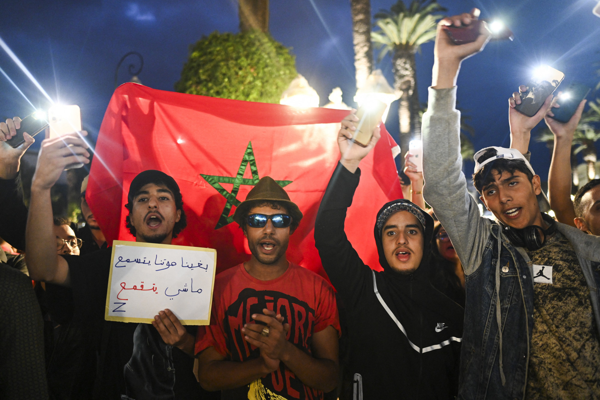 Több száz tüntetőt verhettek meg a hatóságok Marokkóban