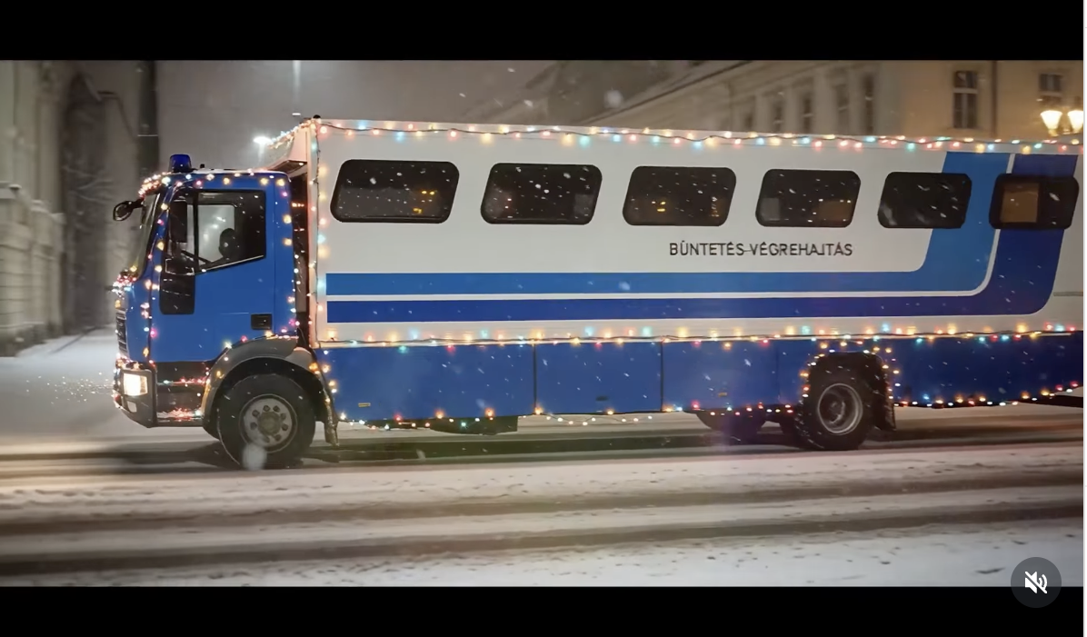 Láttál már Coca-Cola karácsonyi reklámot magyar börtönös kivitelben?
