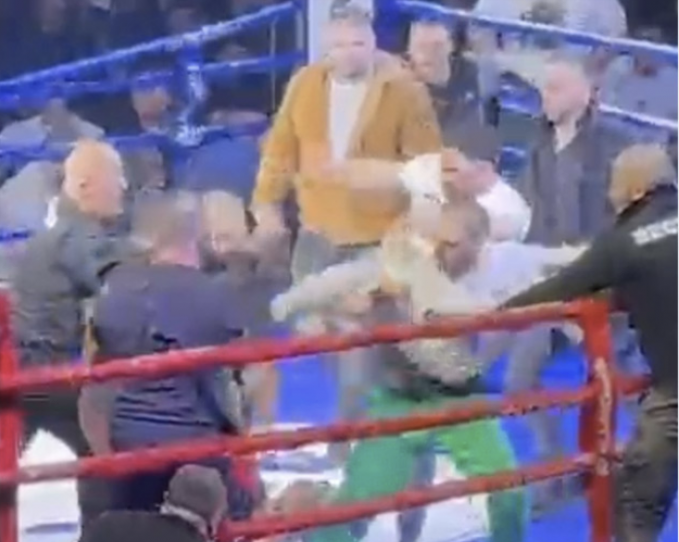 Tömegverekedés tört ki a szerb ringben a kölcsönös tiszteletet népszerűsítő kick-box gálán